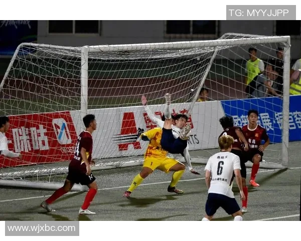 慢而稳健的足球巨星如何在赛场上赢得胜利与荣耀