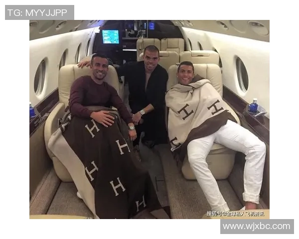 足球明星驾驶私人飞机展现风采引领时尚潮流的精彩瞬间