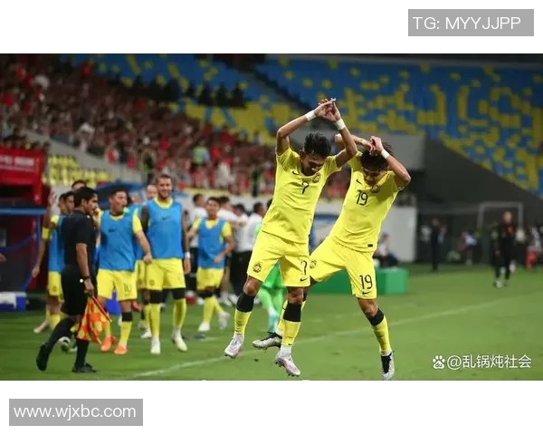 足球明星意外遭遇尴尬瞬间引发热议视频曝光引发网友热议与调侃