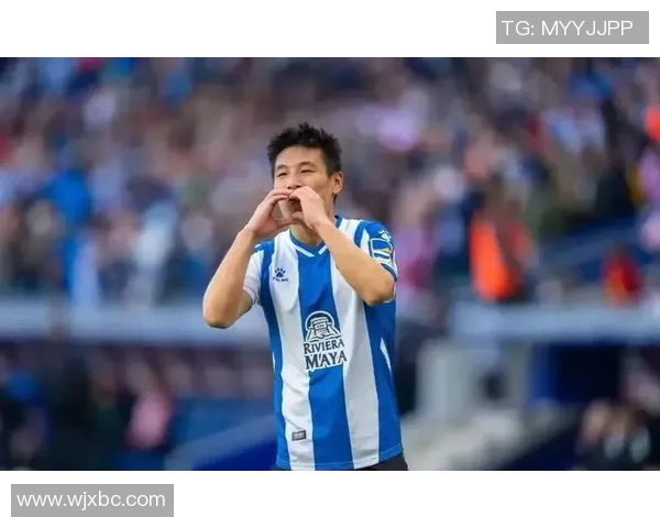 足球明星武磊的精彩瞬间壁纸分享让你感受足球魅力与激情 足球明星武磊的精彩瞬间壁纸分享让你感受足球魅力与激情