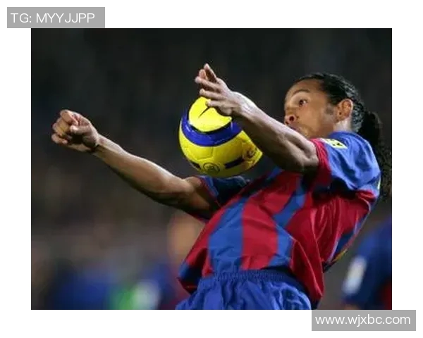 足球明星激情撞胸口瞬间高清回放引发热议与讨论