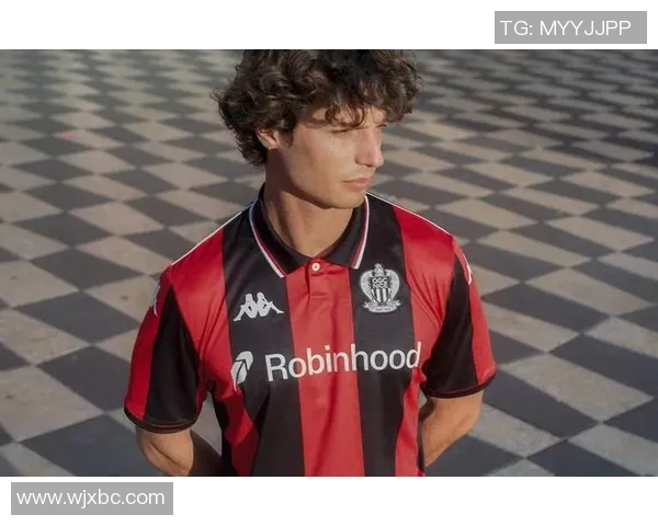 三杆大烟枪足球明星的传奇人生与场上风采揭秘 三杆大烟枪足球明星的传奇人生与场上风采揭秘