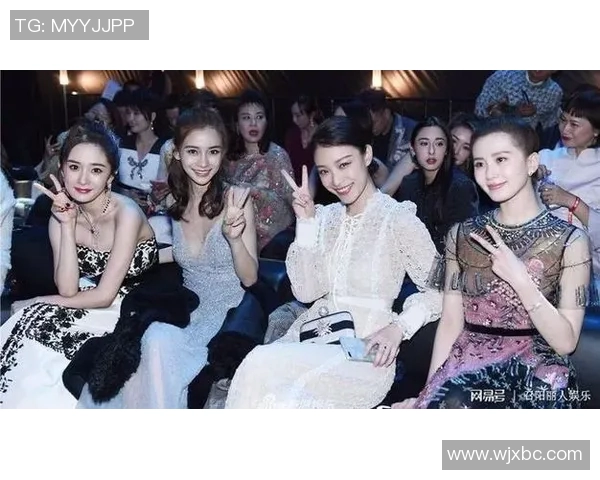 女生与足球明星亲密合影引发热议究竟是谁引起了大家的关注 女生与足球明星亲密合影引发热议究竟是谁引起了大家的关注