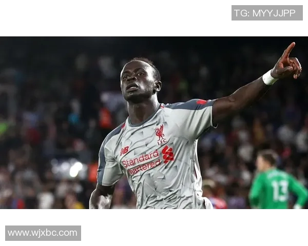 足球明星与艺术交融女孩壁纸展现青春活力与梦想追逐 足球明星与艺术交融女孩壁纸展现青春活力与梦想追逐