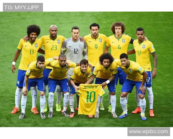 足球明星的独特绝技解析与他们在场上的精彩瞬间回顾 足球明星的独特绝技解析与他们在场上的精彩瞬间回顾