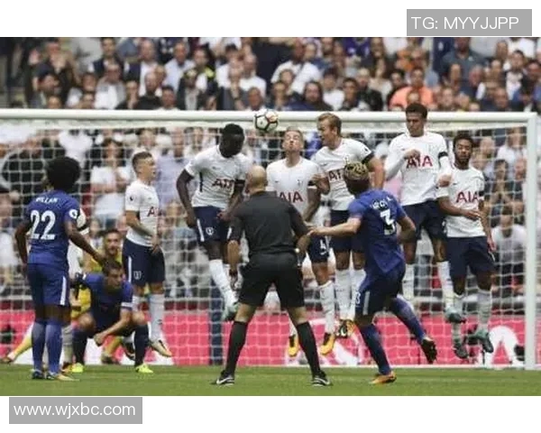 班特列与金士顿城的激烈对决揭示了足球战术与团队合作的精彩较量 班特列与金士顿城的激烈对决揭示了足球战术与团队合作的精彩较量