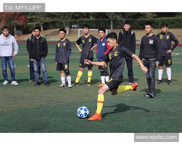 平民逆袭成足球巨星的励志故事与奋斗历程